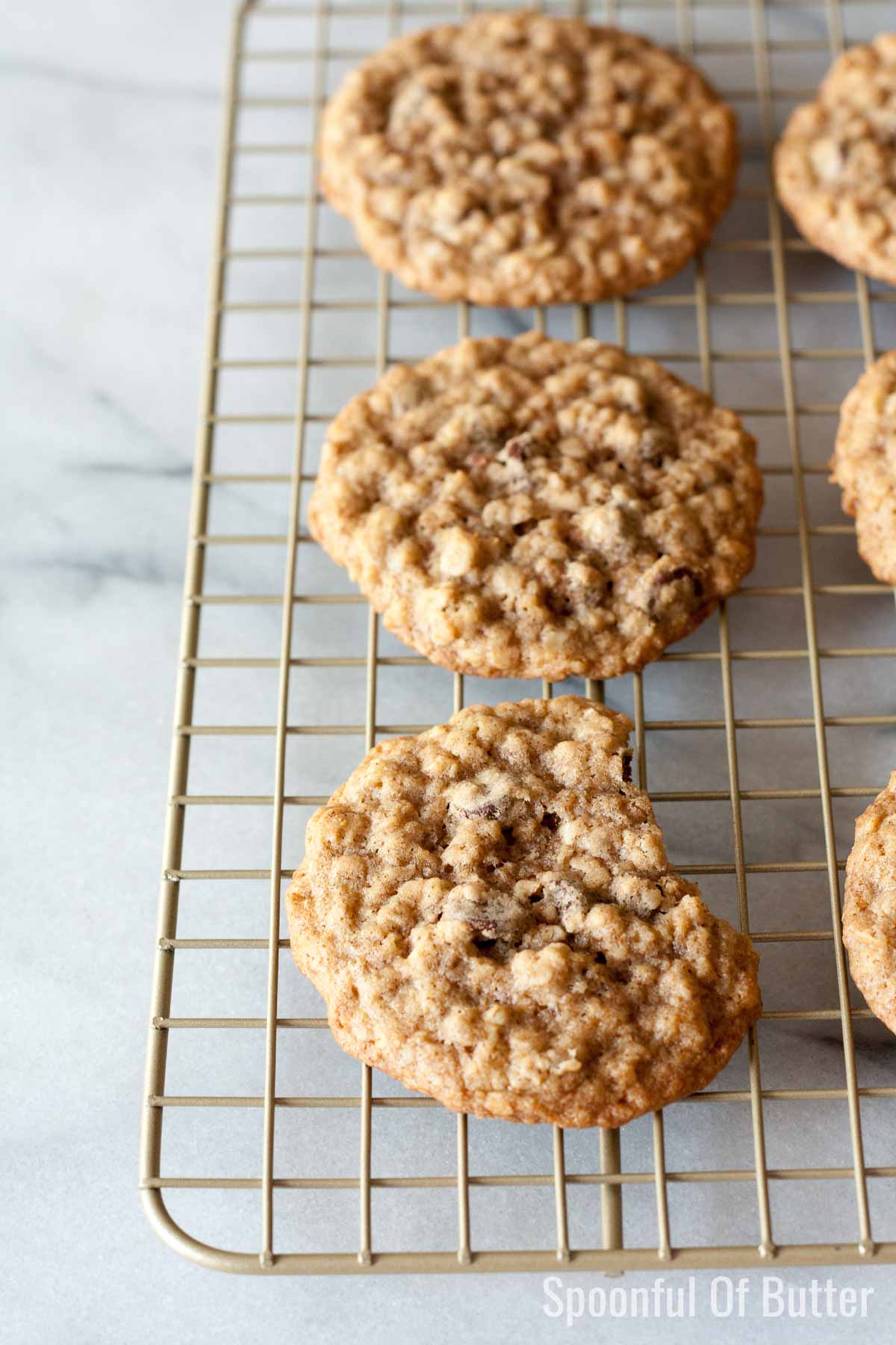 These cookies have a chewy middle and a crispy outside - a perfect compromise!