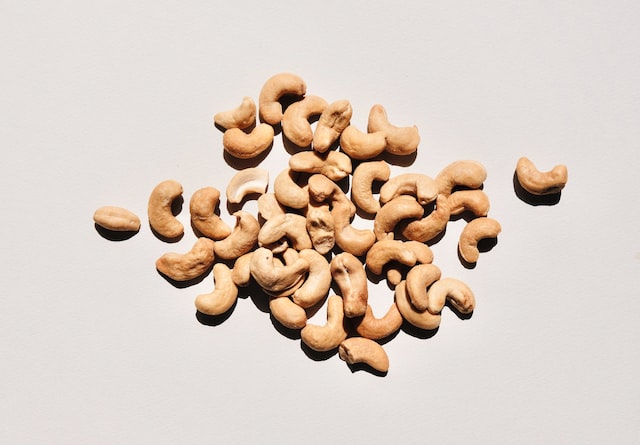 raw cashews - a great substitute for macadamia nuts