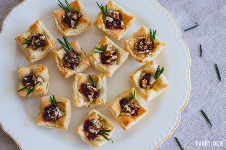 Cranberry Brie Puff Pastry Bites